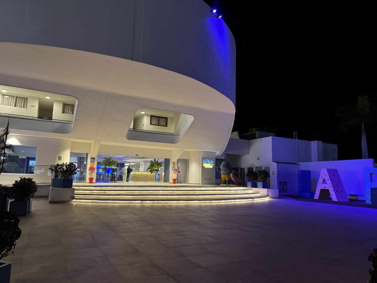 Naš megalomanski hotel.