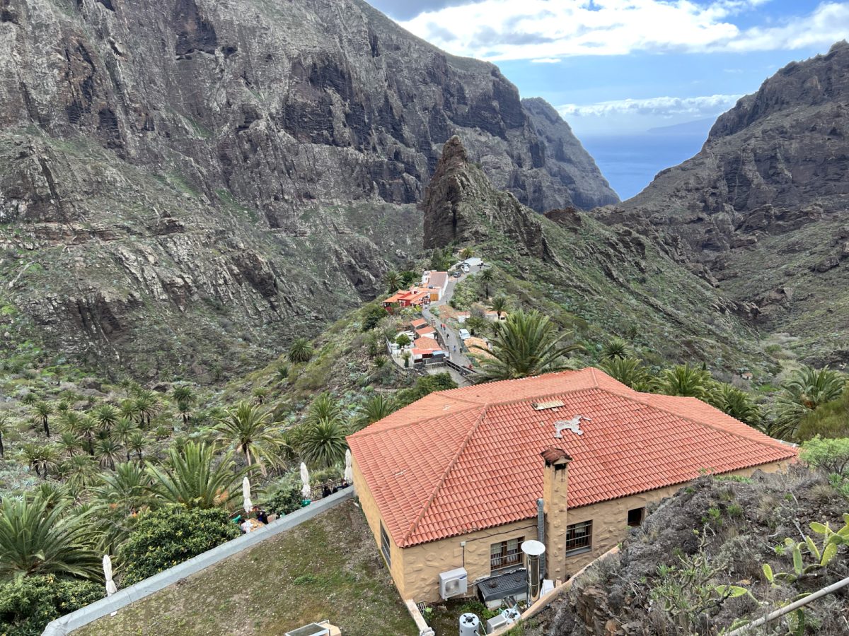 Vasica Masca, sredi hribov, daleč od morja.