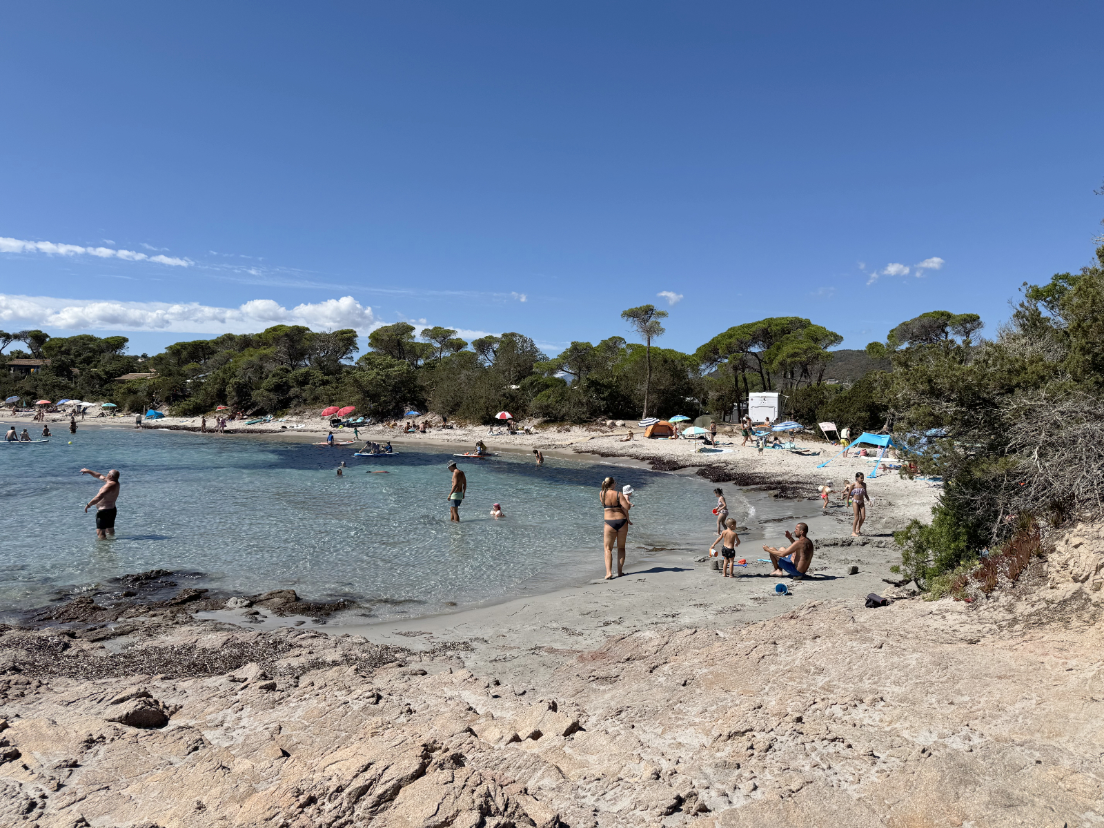 Plaža v kampu California na jugu otoka.